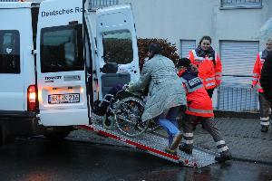 Bild: Evakuierung der Bewohner des Pflegeheims St. Josef in der Ortsmitte