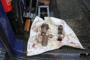 Bild: Die beiden Zünder der Weltkriegsbombe