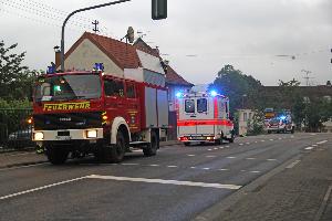 Bild: Feuerwehr und Rettungsdienst beim Einsatz in der Illtalstraße