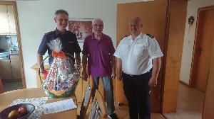 Bild: Ehrung für 65 Jahre Feuerwehr von Alterswehrkamerad Gotthard Detzler