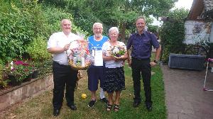 Bild: Ehrung für 40Jahre Feuerwehr von Alterswehrkamerad Josef Wilhelm