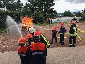 Bild: Sonntags fand eine Schauübung der Jugendfeuerwehr statt.