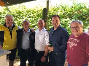 Bild: Auch zahlreiche Ehrengäste und Funktionäre in der Feuerwehr besuchten das Waldfest des Lbz Habach