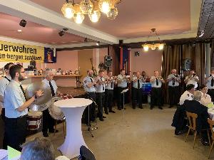 Bild: Der Fanfarenzug eröffnete traditionell den Familienabend