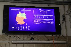Bild: Der neue Alarmmonitor zeigt neben dem aktuellen Einsatz auch den Fahrzeugstatus und Wetterwarnungen an