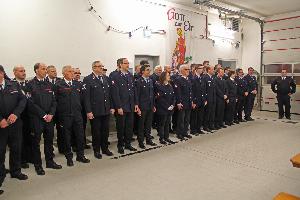 Bild: Der Löschbezirk Wiesbach war in der Fahrzeughalle angetreten