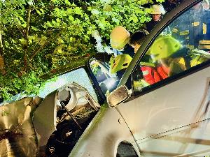 Bild: Schwerer Verkehrsunfall auf der L112 bei Wustweiler – Fahrer schwer verletzt