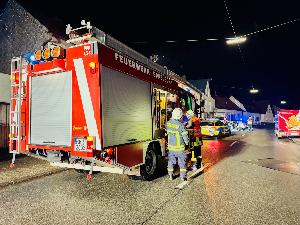 Bild: Auslaufende Betriebsstoffe nach Verkehrsunfall in der Dirminger Straße