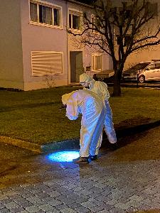 Bild: Ermittler der Kriminalpolizei bei der Spurensicherung