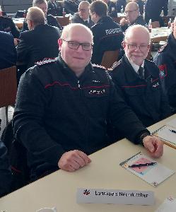 Bild: aus Macherbach – Thomas Theis (links im Bild) als Delegierter der Feuerwehr Eppelborn,