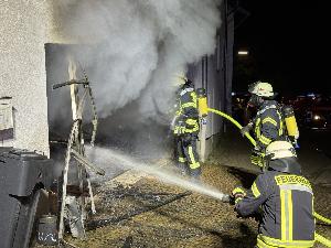 Bild: Brand eines Pkw in einer Garage in der Hierscheider Straße