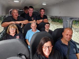 Bild: Gruppenfoto in lockerer Runde.