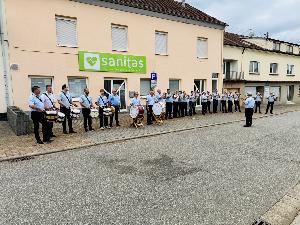Bild: Musikalische Begleitung durch den Fanfarenzug des Löschbezirks Eppelborn
