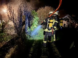Bild: Brand einer Hecke in der Rathausstraße