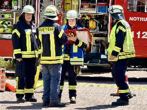 Bild: Gasaustritt nach Beschädigung einer Gasleitung im Wohngebiet Auf dem Herrenberg