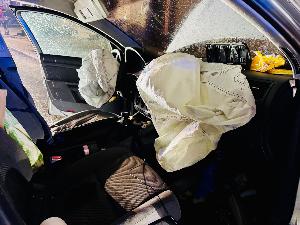 Bild: Auslaufende Betriebsstoffe nach Verkehrsunfall in der Dirminger Straße