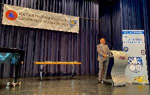 Bild: Verleihung der rheinland-pfälzischen Fluthilfemedaille an ehrenamtliche Einsatzkräfte im Landkreis Neunkirchen (Foto: Landkreis Neunkirchen)