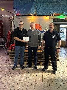 Bild: Übergabe der Spende an die Tafelrunde