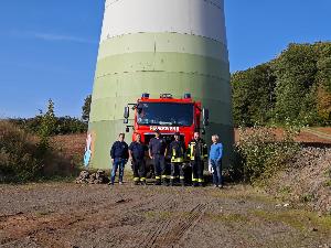 Bild: Begehung von Windenergieanlagen in der Bebauungslage Eppelborn