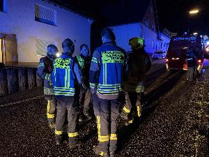 Bild: Einsatzbesprechung der Einheitenführer der Drohneneinheiten Eppelborn und Illingen zusammen mit dem Einsatzleiter in der Pastor-Vogt-Straße
