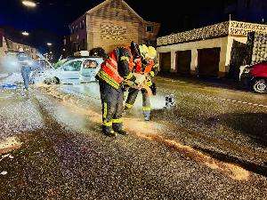 Bild: Auslaufende Betriebsstoffe nach Verkehrsunfall in der Dirminger Straße