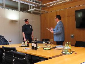 Bild: Christian Feit wurde zum Löschmeister befördert.