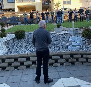 Bild: Das Geburtstagskind dirigiert