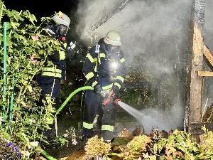 Bild: Brand eines Holzunterstands in der Marienstraße