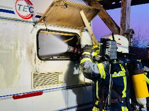 Bild: Brand eines Wohnwagens in Dirmingen