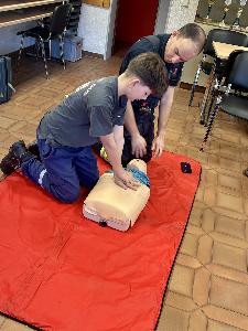 Bild: Erste-Hilfe-Übung der Jugendfeuerwehr Eppelborn