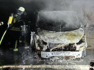 Bild: Brand eines Pkw in einer Garage in der Hierscheider Straße