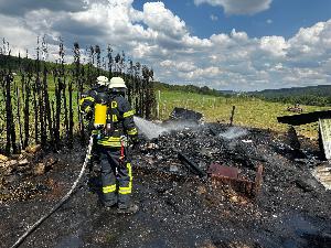 Bild: Brand eines Gartenhauses auf dem Galgenberg (Foto: Andreas Kuhn - Landkreis Neunkirchen)