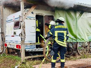 Bild: Brand eines Wohnwagens in Dirmingen
