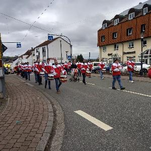Bild: Auch der über 23 Mitglieder starke Fanfarenzug der FFW Eppelborn hatte über Fasching alle Hände voll zu tun.