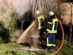 Bild: Brand einer Hecke in der Rathausstraße