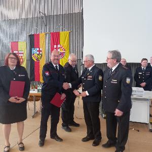 Bild: Jörg Olliger aus Eppelborn (2. v. li.) bei der Ernennung zum einen, der beiden Verantwortlichen im Fachausschuss Musik (links die zweite Verantwortliche, Anja Speicher aus Elm).